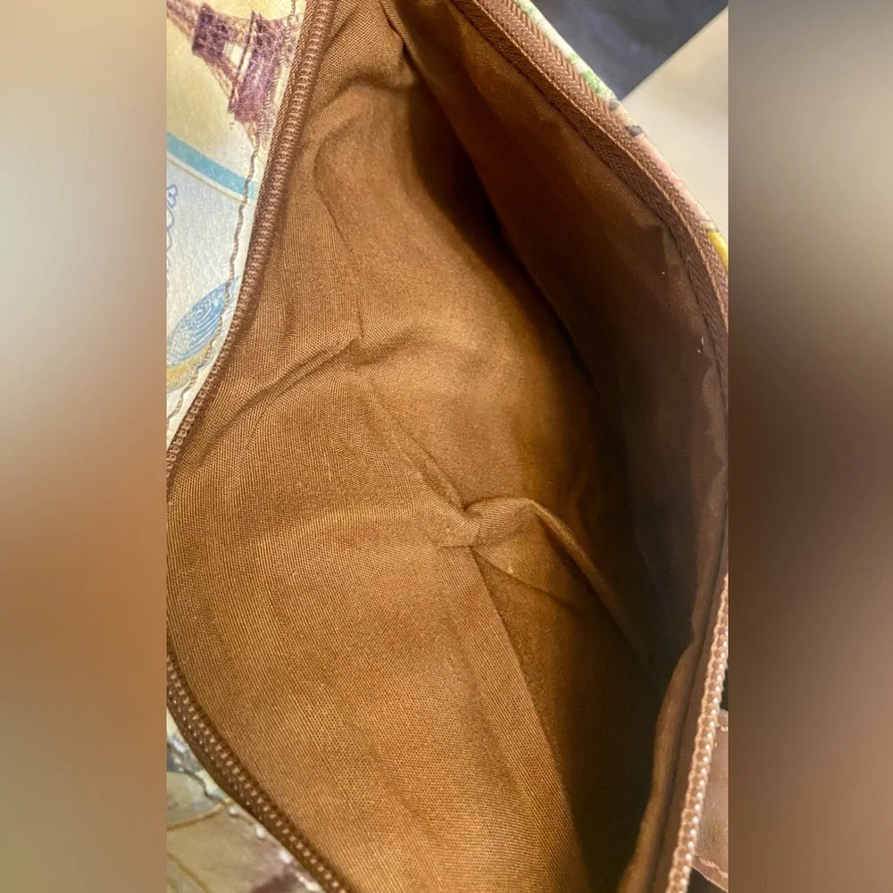 RELIC Paris inspired Crossbody Bag; adjustable strap, Perfect condition. - Picture 4 of 7